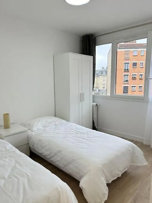 Spacious Near Carre De Baudouin Bua